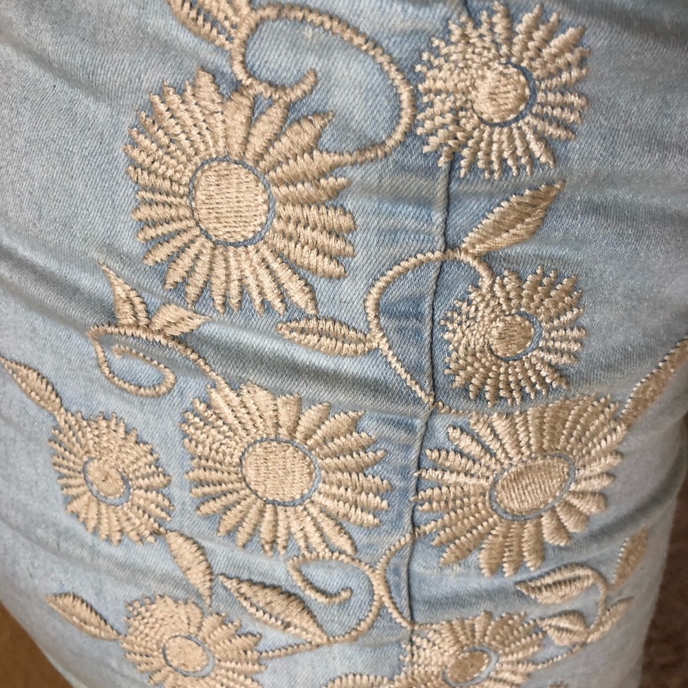 Embroidered High Rise Shorts - Picture 3 of 5